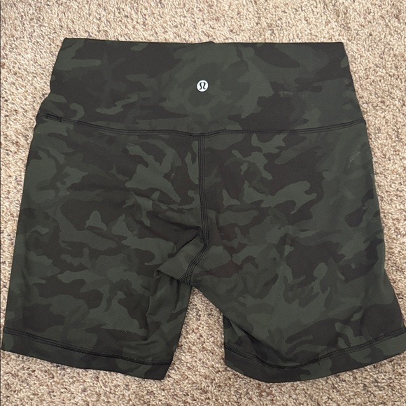 lululemon athletica Pants - lululemon athletica Women's Dark Camo Bike Shorts